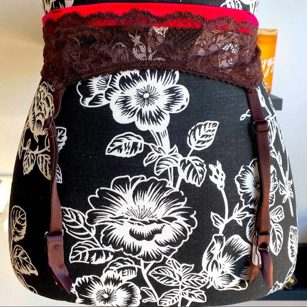 Victoria’s Secret garter belt [NWOT]